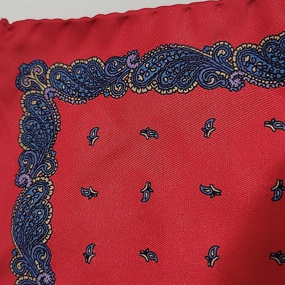 100% Silk Italian Pocket square - Picture 2 of 2